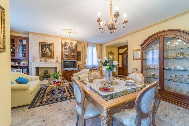 Villa in vendita a Cavriago