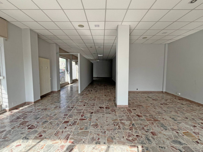 Locale commerciale in affitto a Pinerolo