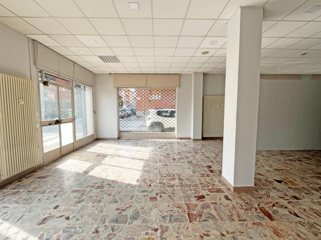 Locale commerciale in affitto a Pinerolo
