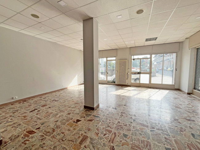 Locale commerciale in affitto a Pinerolo
