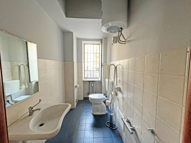 Locale commerciale in affitto a Pinerolo