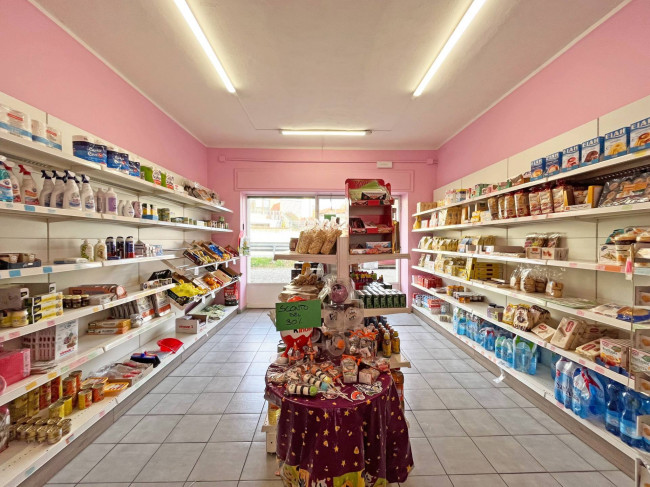 Locale commerciale in affitto a Pinerolo