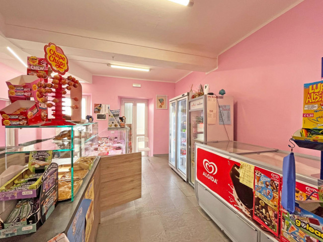 Locale commerciale in affitto a Pinerolo