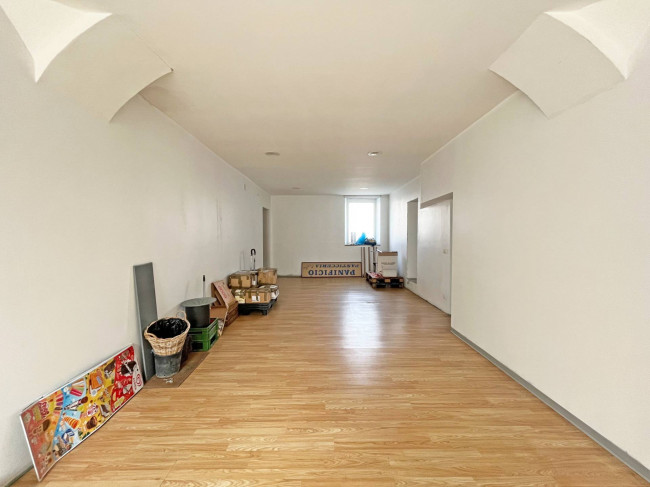 Locale commerciale in affitto a Pinerolo