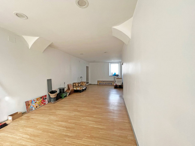 Locale commerciale in affitto a Pinerolo