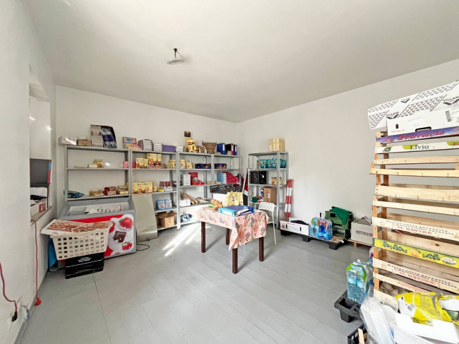 Locale commerciale in affitto a Pinerolo