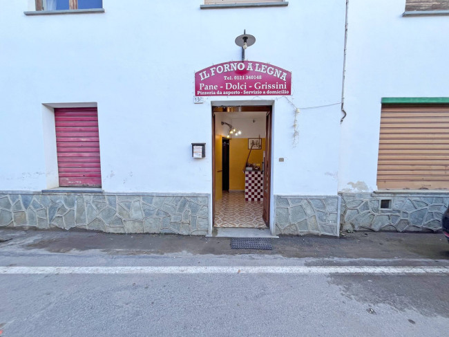 Locale commerciale in affitto a Pinerolo