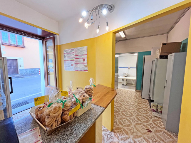 Locale commerciale in affitto a Pinerolo