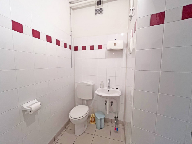 Locale commerciale in affitto a Pinerolo