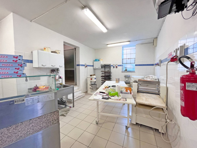 Locale commerciale in affitto a Pinerolo