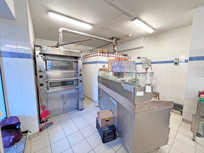 Locale commerciale in affitto a Pinerolo