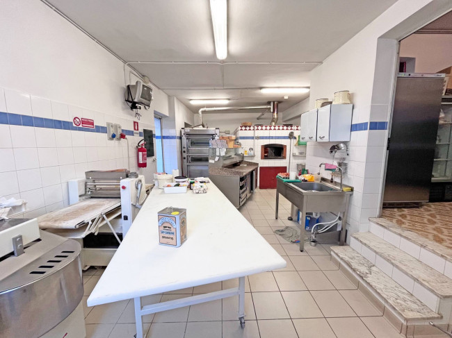 Locale commerciale in affitto a Pinerolo