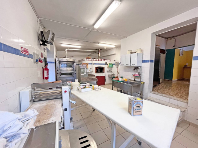 Locale commerciale in affitto a Pinerolo