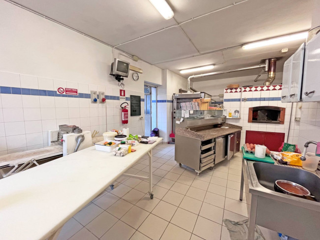 Locale commerciale in affitto a Pinerolo