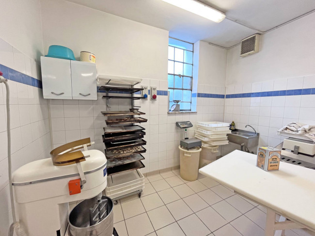 Locale commerciale in affitto a Pinerolo