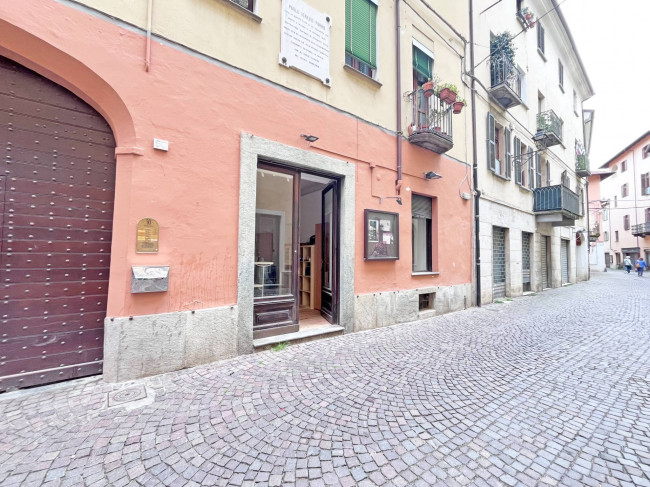 Locale commerciale in affitto a Pinerolo