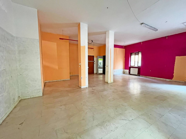 Locale commerciale in affitto a Pinerolo