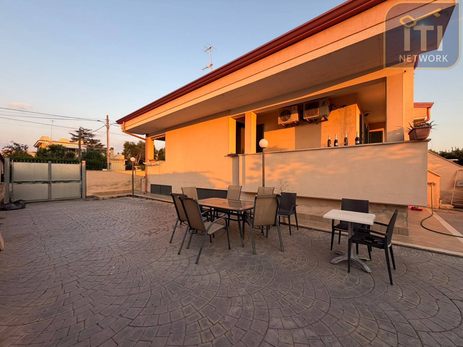 Villa in vendita a Pomezia - foto 1
