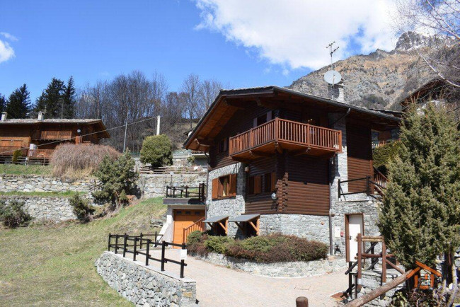 Villa Bifamiliare in vendita a Brusson