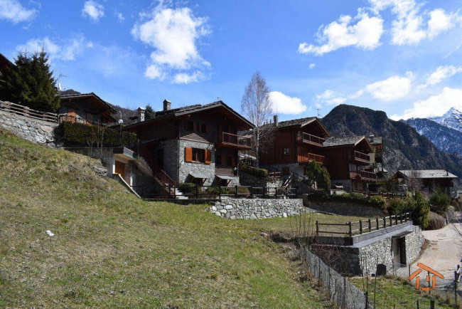 Villa Bifamiliare in vendita a Brusson