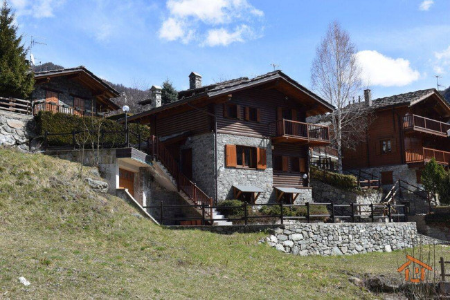 Villa Bifamiliare in vendita a Brusson