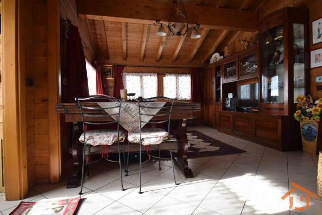 Villa Bifamiliare in vendita a Brusson