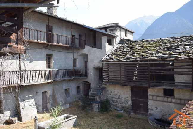 Dimora Storica in vendita a Challand-Saint-Anselme