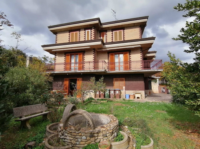 Villa in vendita a Deruta