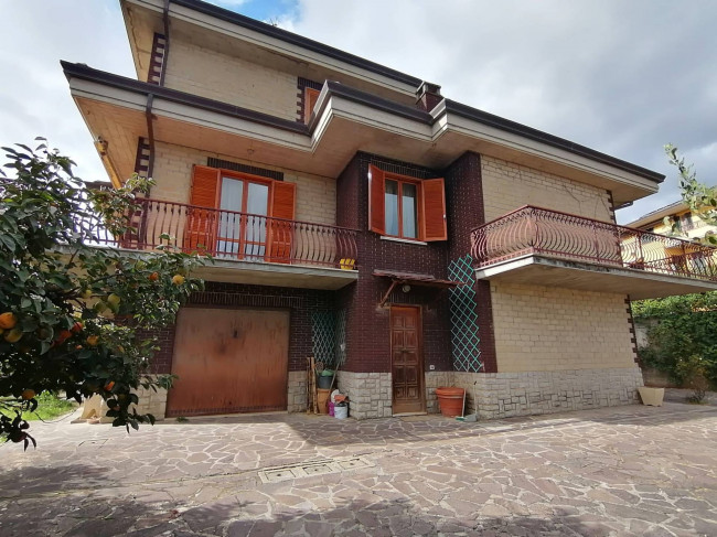 Villa in vendita a Deruta