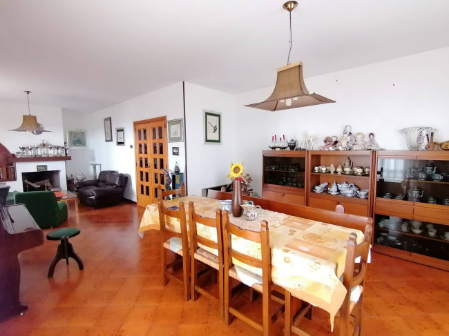 Villa in vendita a Deruta