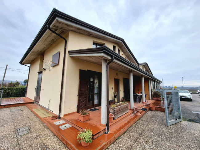 Villetta Bifamiliare in vendita a Perugia