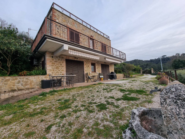 Villa in vendita a Torgiano