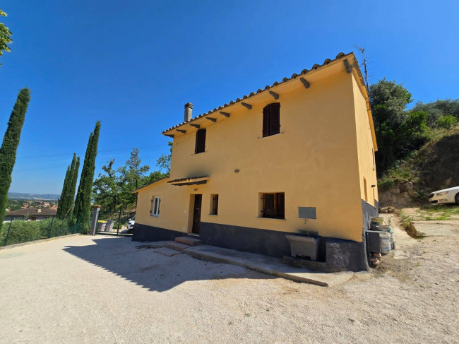 Casa singola in vendita a Torgiano