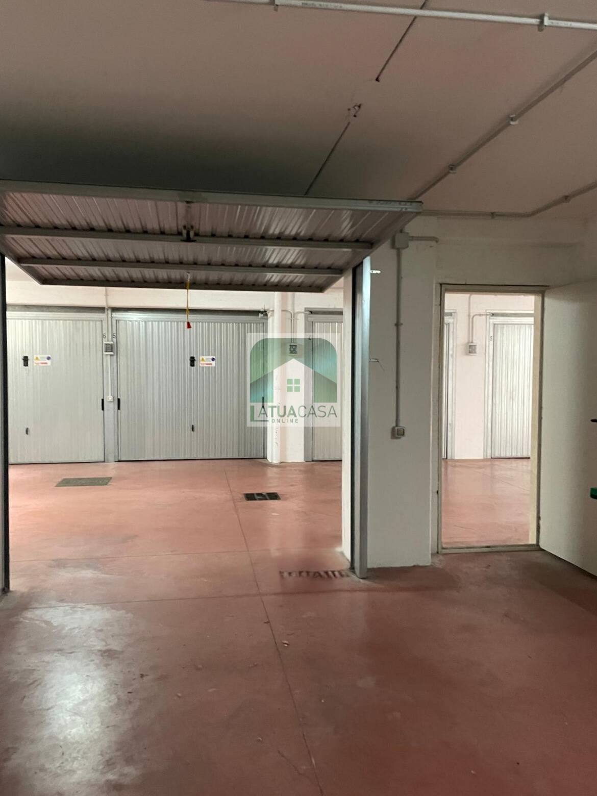 Box o garage in vendita a Roma