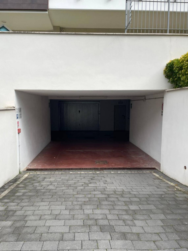 Box o garage in vendita a Roma