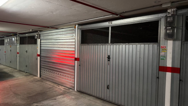 Box o garage in vendita a Roma