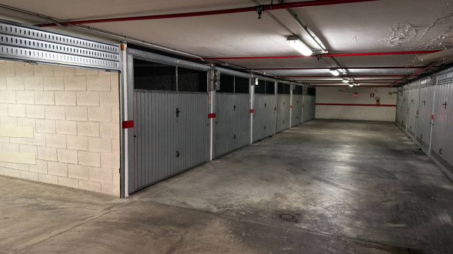 Box o garage in vendita a Roma