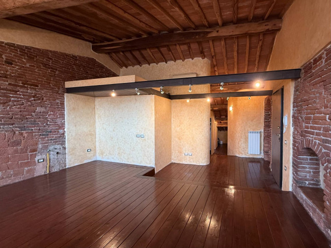 Appartamento in vendita a Lucca