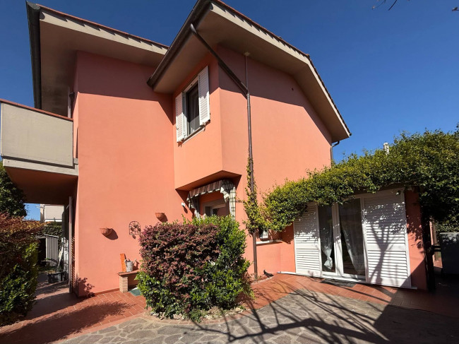 Casa singola in vendita a Lucca