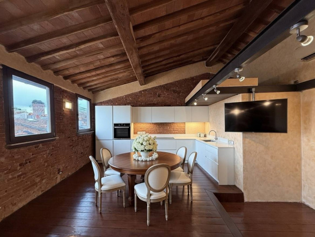 Appartamento in vendita a Lucca