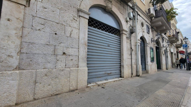 Locale commerciale in affitto a Andria