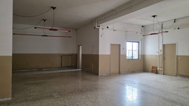 Locale commerciale in affitto a Andria