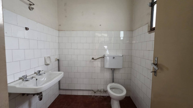 Locale commerciale in affitto a Andria