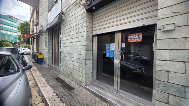 Locale commerciale in affitto a Andria