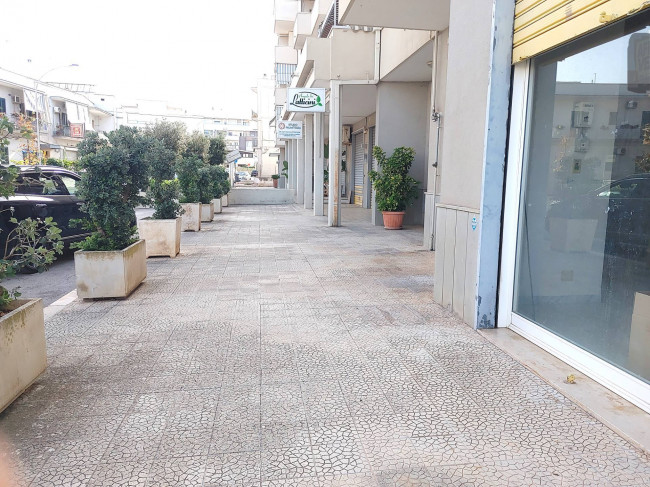 Locale commerciale in vendita a Monopoli
