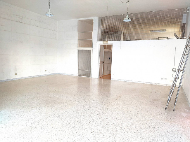 Locale commerciale in vendita a Monopoli