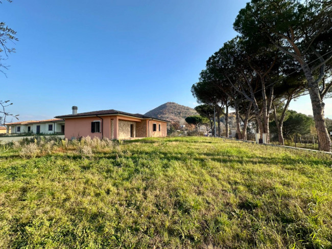 Villa in vendita a Scandriglia