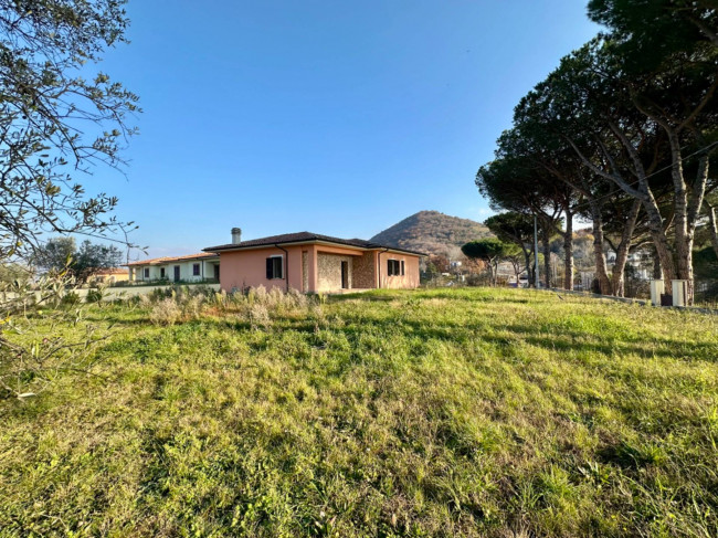 Villa in vendita a Scandriglia