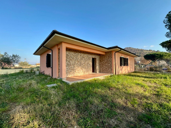 Villa in vendita a Scandriglia
