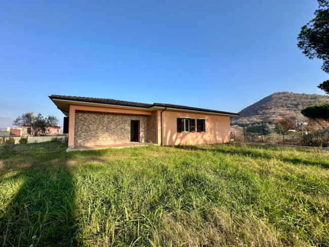 Villa in vendita a Scandriglia